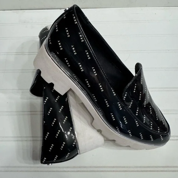 DKNY Logo Black Lug Sole Loafers Patent Leather Platform Chunky Y2K Size 8 - Picture 1 of 7